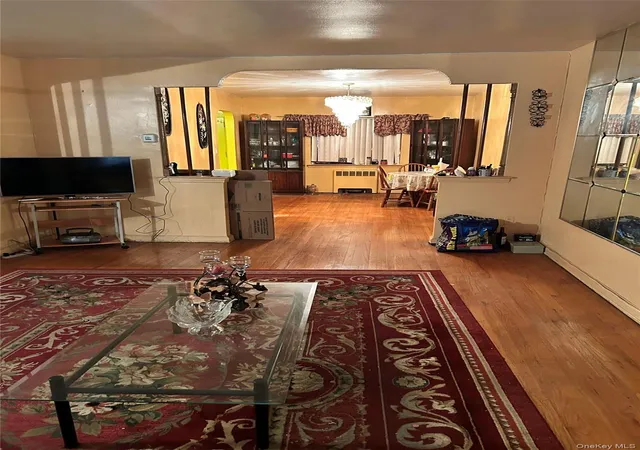 Photo 3 of House for sale at 2544 Bronxwood Ave, New York, NY 10469 | MLS# 1064908 | Listing updated on 2026-10-28