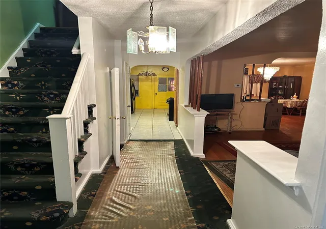 Photo 4 of House for sale at 2544 Bronxwood Ave, New York, NY 10469 | MLS# 1064908 | Listing updated on 2026-10-28