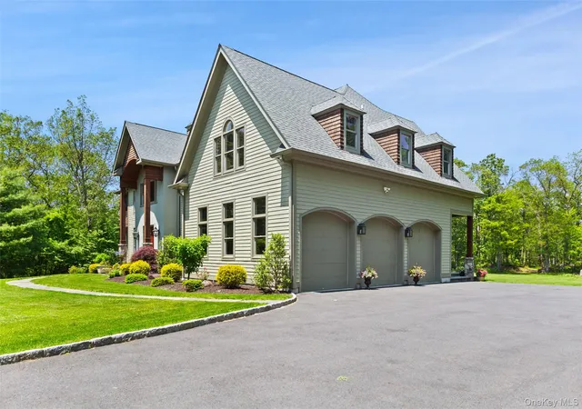 Photo 4 of Single family home for sale at 23 Hillcrest Dr, Mahopac, NY 10541 | MLS# 1064923 | Listing updated on 2026-10-21