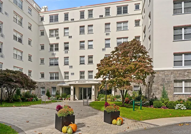 Condo for sale at 2 Stoneleigh Plz #6I, Eastchester, NY 10708 | MLS# 1064951