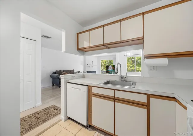 Listing Photo 5 - Condo for sale in building located at 23 Bayberry Dr, Peekskill, NY 10566