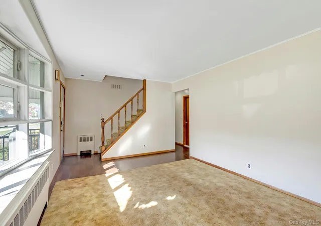 Photo 4 of Single family home for sale at 105 N Oak St, Oyster Bay, NY 11758 | MLS# 1065061 | Listing updated on 2026-10-26
