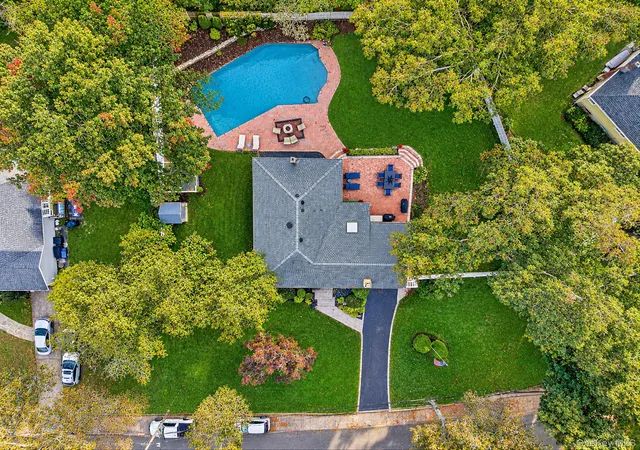 Photo 1 of Single family home for sale at 7 Abby Dr, Huntington, NY 11731 | MLS# 1065070 | Listing updated on 2026-10-25