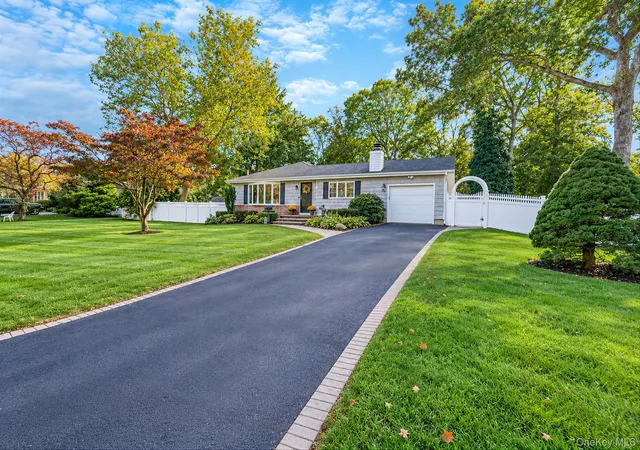 Photo 3 of Single family home for sale at 7 Abby Dr, Huntington, NY 11731 | MLS# 1065070 | Listing updated on 2026-10-25