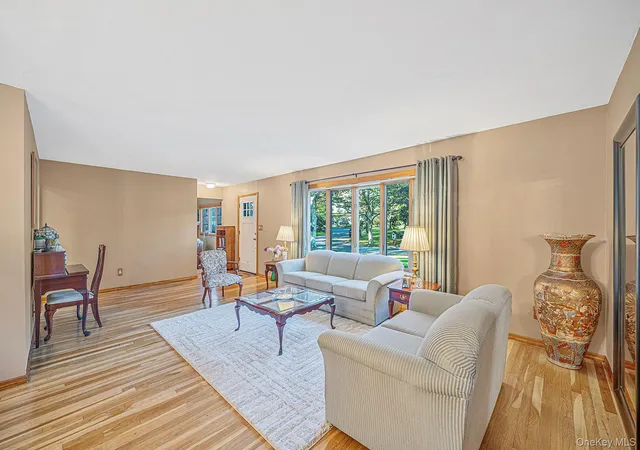 Photo 4 of Single family home for sale at 7 Abby Dr, Huntington, NY 11731 | MLS# 1065070 | Listing updated on 2026-10-25