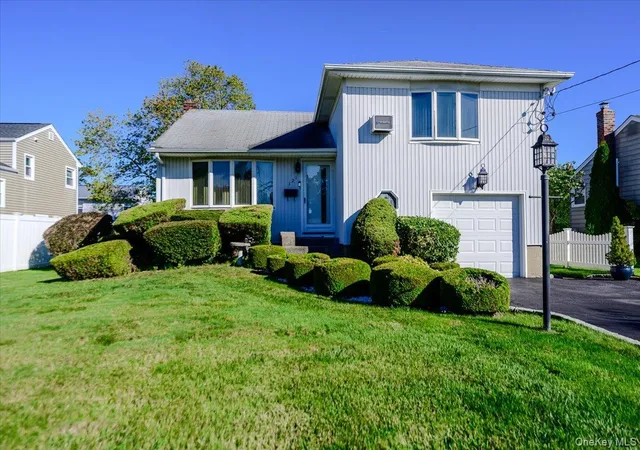 Single family home for sale at 121 Pine St, Oyster Bay, NY 11762 | MLS# 1065081