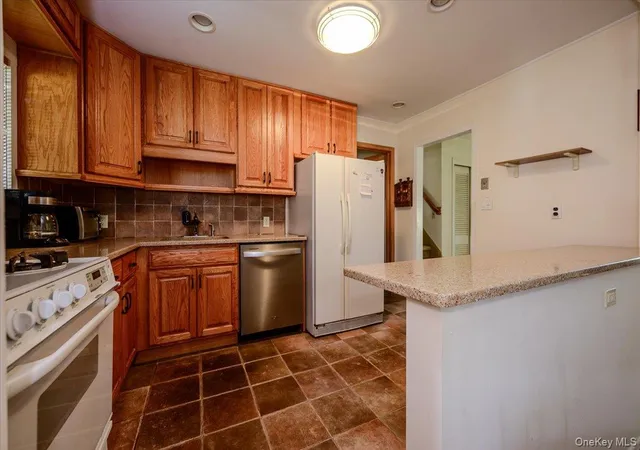 Photo 3 of Single family home for sale at 121 Pine St, Oyster Bay, NY 11762 | MLS# 1065081 | Listing updated on 2026-10-25
