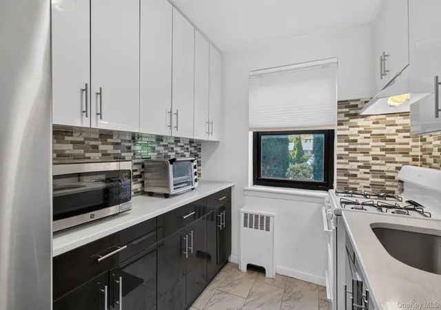 Photo 3 of House for sale at 13 Terrace Cir #1-F, North Hempstead, NY 11021 | MLS# 1065090 | Listing updated on 2026-10-25