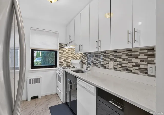 Photo 4 of House for sale at 13 Terrace Cir #1-F, North Hempstead, NY 11021 | MLS# 1065090 | Listing updated on 2026-10-25