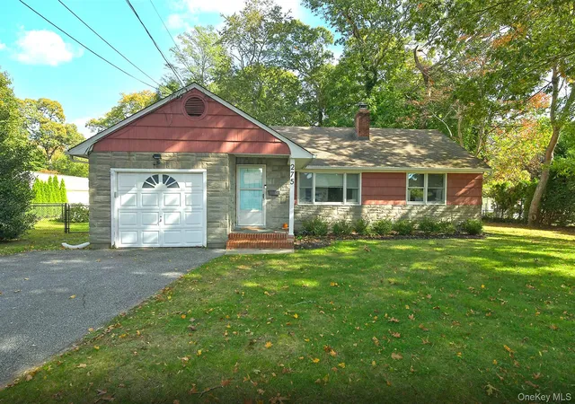 Photo 2 of Single family home for sale at 275 4th Avenue, Smithtown, NY 11780 | MLS# 1065106 | Listing updated on 2026-10-27