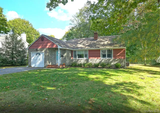 Photo 3 of Single family home for sale at 275 4th Avenue, Smithtown, NY 11780 | MLS# 1065106 | Listing updated on 2026-10-27