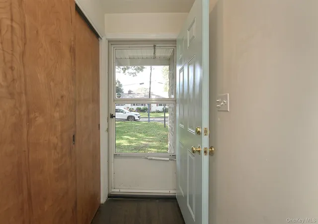Photo 4 of Single family home for sale at 275 4th Avenue, Smithtown, NY 11780 | MLS# 1065106 | Listing updated on 2026-10-27