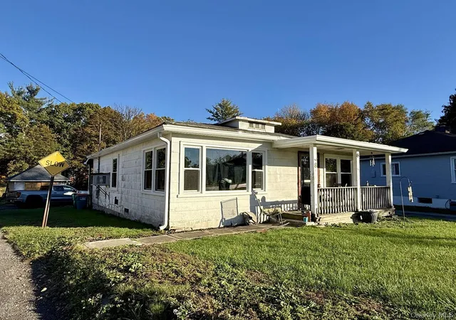 Photo 1 of Single family home for sale at 8 E Dorsey Ln, Hyde Park, NY 12601 | MLS# 1065126 | Listing updated on 2026-10-22