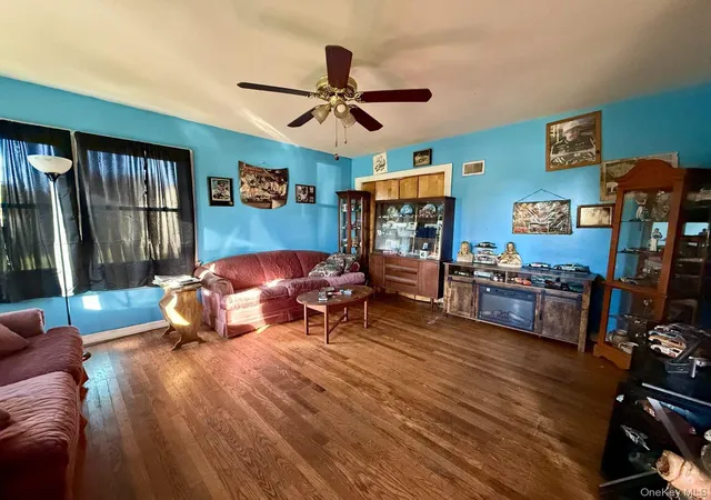 Photo 3 of Single family home for sale at 8 E Dorsey Ln, Hyde Park, NY 12601 | MLS# 1065126 | Listing updated on 2026-10-22