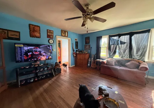 Photo 4 of Single family home for sale at 8 E Dorsey Ln, Hyde Park, NY 12601 | MLS# 1065126 | Listing updated on 2026-10-22