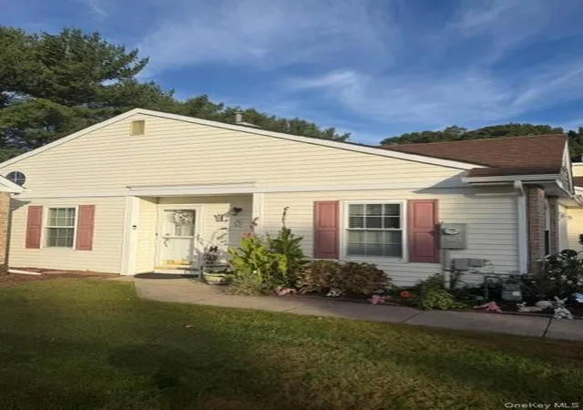 Condo for sale at 12 Pheasant Trl, Brookhaven, NY 11727 | MLS# 1065140