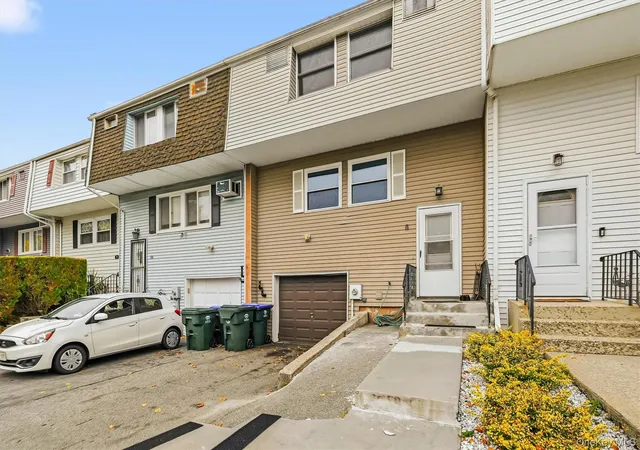 Photo 1 of Single family home for sale at 8 Silo Ln, Wallkill, NY 10940 | MLS# 1065141 | Listing updated on 2026-10-22