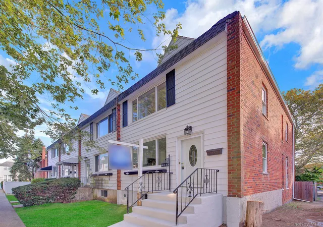 Listing Photo 2 - Condo for sale in building located at 149-55 258th St, New York, NY 11422