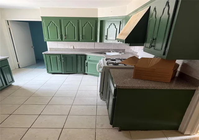 Photo 3 of House for sale at 635 E 38th Street, New York, NY 11203 | MLS# 1065148 | Listing updated on 2026-10-23