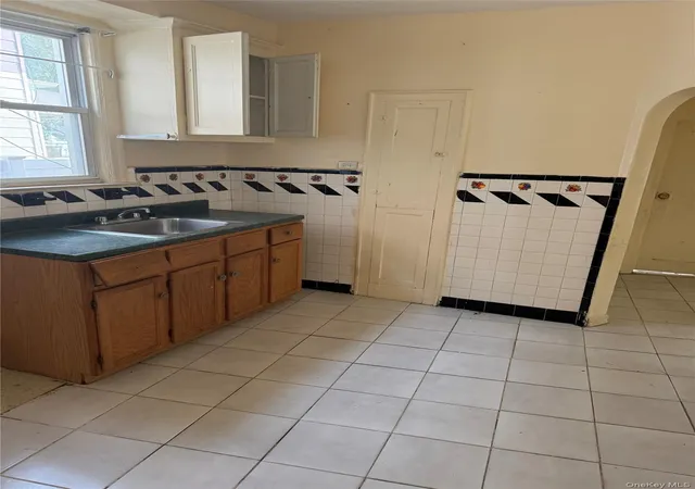 Photo 4 of House for sale at 635 E 38th Street, New York, NY 11203 | MLS# 1065148 | Listing updated on 2026-10-23