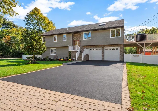 Photo 2 of Single family home for sale at 2 Jayne Ct, Smithtown, NY 11767 | MLS# 1065153 | Listing updated on 2026-10-28