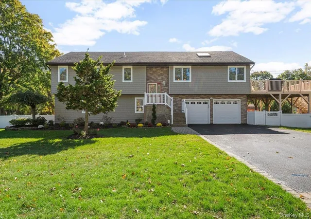 Single family home for sale at 2 Jayne Ct, Smithtown, NY 11767 | MLS# 1065153