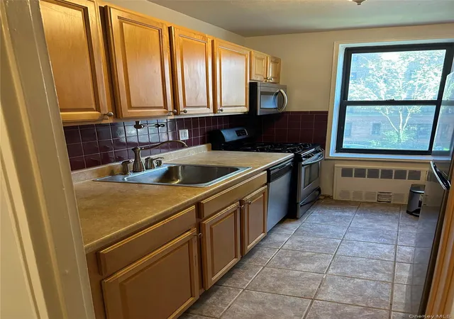 Condo for sale at 141-05 Pershing Crescent #203, New York, NY 11435 | MLS# 1065187