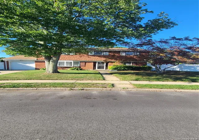 Single family home for sale at 623 Nimrod Ct, Babylon, NY 11703 | MLS# 1065212