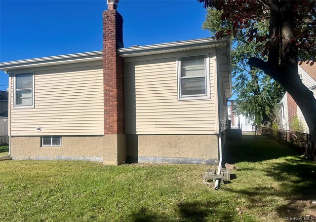 Photo 3 of Single family home for sale at 2449 S Seamans Neck Rd, Hempstead, NY 11783 | MLS# 1065242 | Listing updated on 2026-10-27