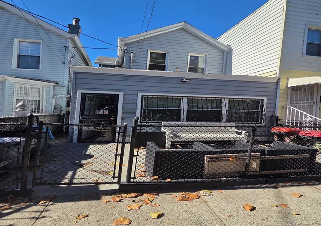 Photo 1 of Single family home for sale at 562 Hemlock St, New York, NY 11208 | MLS# 1065266 | Listing updated on 2026-10-22