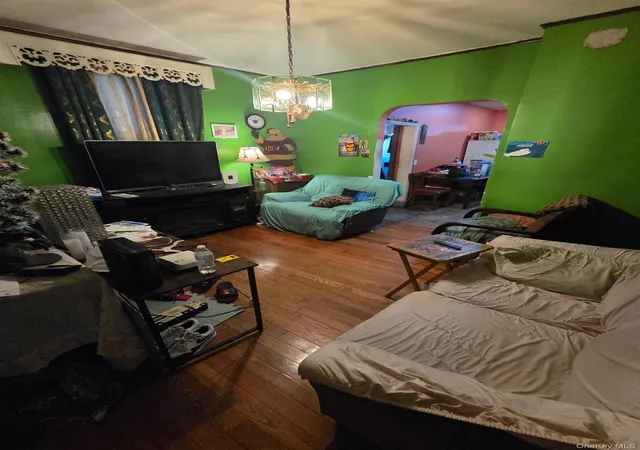 Photo 4 of Single family home for sale at 562 Hemlock St, New York, NY 11208 | MLS# 1065266 | Listing updated on 2026-10-22