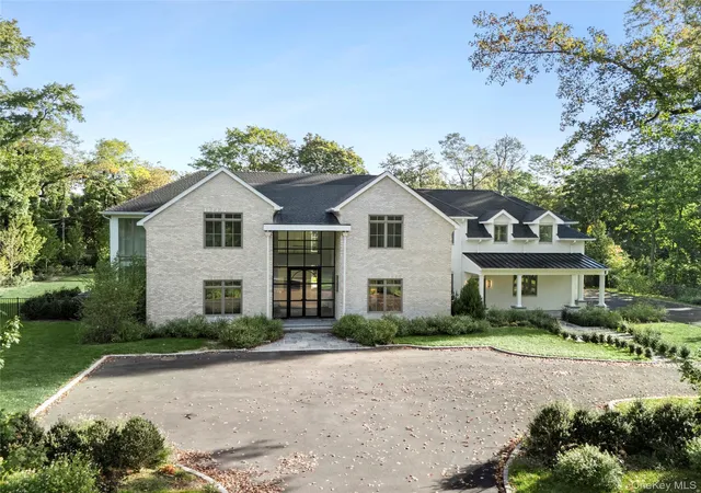 Photo 2 of Single family home for sale at 25 W Crk Farms, North Hempstead, NY 11050 | MLS# 1065296 | Listing updated on 2026-10-28