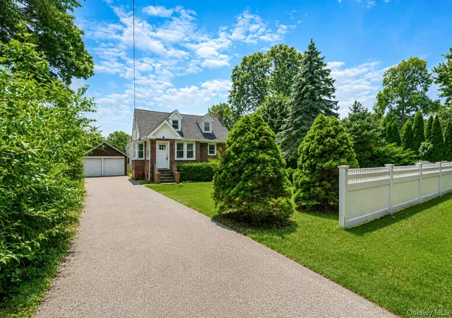 Photo 1 of Single family home for sale at 44 Elizabeth Ave, Smithtown, NY 11787 | MLS# 1065352 | Listing updated on 2026-10-28