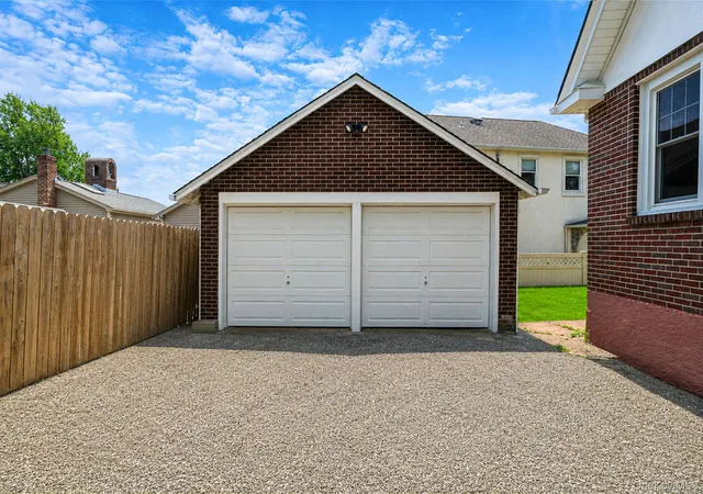 Photo 3 of Single family home for sale at 44 Elizabeth Ave, Smithtown, NY 11787 | MLS# 1065352 | Listing updated on 2026-10-28