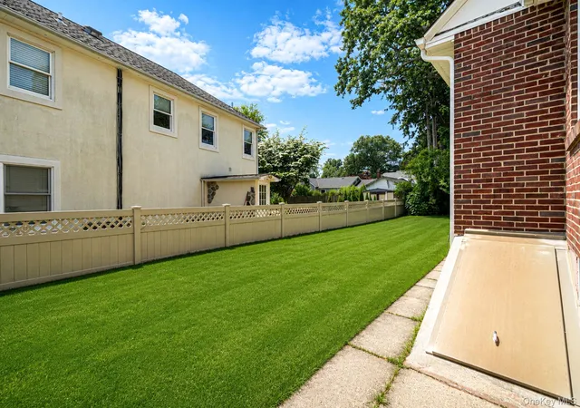 Photo 4 of Single family home for sale at 44 Elizabeth Ave, Smithtown, NY 11787 | MLS# 1065352 | Listing updated on 2026-10-28