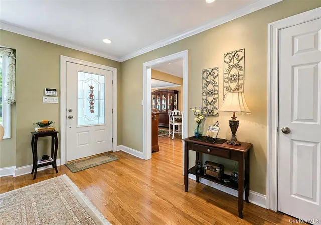 Photo 3 of Single family home for sale at 7 Talbot Ln, Smithtown, NY 11787 | MLS# 1065362 | Listing updated on 2026-10-25