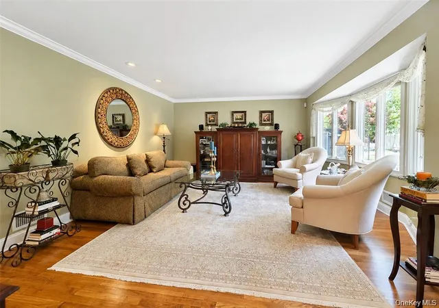 Photo 4 of Single family home for sale at 7 Talbot Ln, Smithtown, NY 11787 | MLS# 1065362 | Listing updated on 2026-10-25