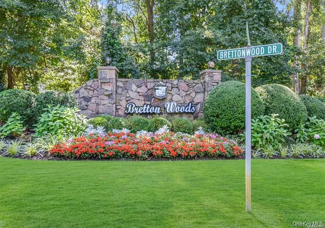 Condo for sale at 855 Skyline Dr, Brookhaven, NY 11727 | MLS# 1065372