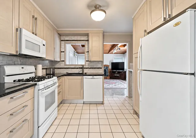 Photo 3 of Multi family home for sale at 146 Overlook St, Mount Vernon, NY 10552 | MLS# 1065385 | Listing updated on 2026-10-24