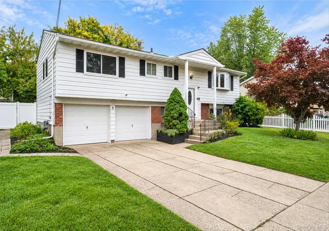 Photo 1 of Single family home for sale at 9 Thorman Ln, Babylon, NY 11703 | MLS# 1065387 | Listing updated on 2026-10-28