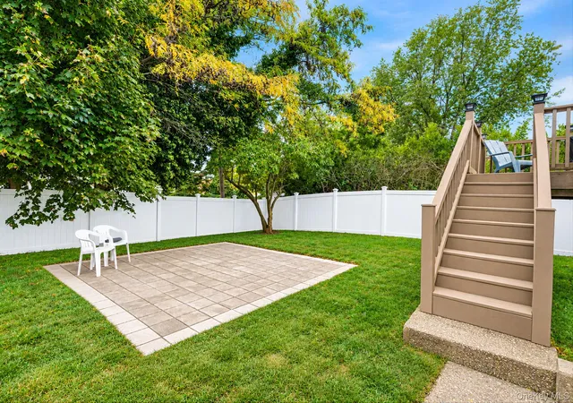 Photo 4 of Single family home for sale at 9 Thorman Ln, Babylon, NY 11703 | MLS# 1065387 | Listing updated on 2026-10-28