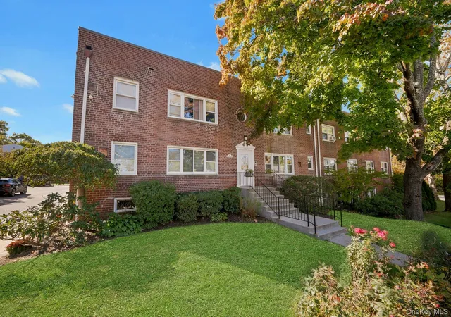 Photo 2 of Condo for sale at 156 Lincoln Ave #4L, Eastchester, NY 10709 | MLS# 1065408 | Listing updated on 2026-10-27