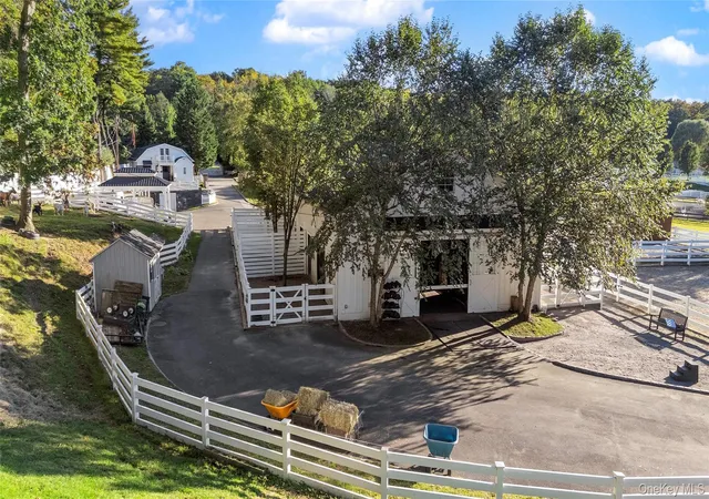 Photo 3 of Single family home for sale at 323 Mill Hl Rd, Oyster Bay, NY 11765 | MLS# 1065423 | Listing updated on 2026-10-28