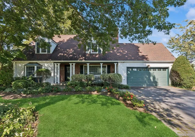 Single family home for sale at 4 Briarcliff Pl, Huntington, NY 11743 | MLS# 1065430