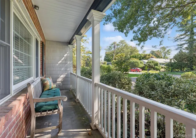 Photo 2 of Single family home for sale at 4 Briarcliff Pl, Huntington, NY 11743 | MLS# 1065430 | Listing updated on 2026-10-27