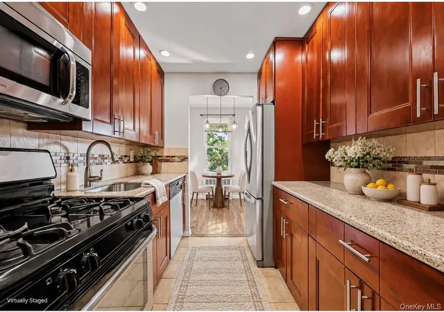 Photo 2 of Condo for sale at 25 Trinity Pl #3M, New Rochelle, NY 10805 | MLS# 1065444 | Listing updated on 2026-10-22