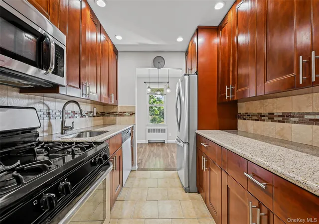Photo 3 of Condo for sale at 25 Trinity Pl #3M, New Rochelle, NY 10805 | MLS# 1065444 | Listing updated on 2026-10-22