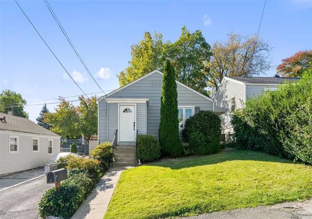 Photo 1 of Single family home for sale at 7 Floral Ln, Yonkers, NY 10703 | MLS# 1065452 | Listing updated on 2026-10-24
