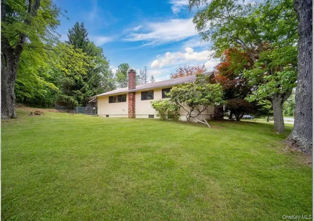 Photo 3 of Single family home for sale at 36 Lakeland Dr, Fallsburg, NY 12779 | MLS# 1065462 | Listing updated on 2026-10-22