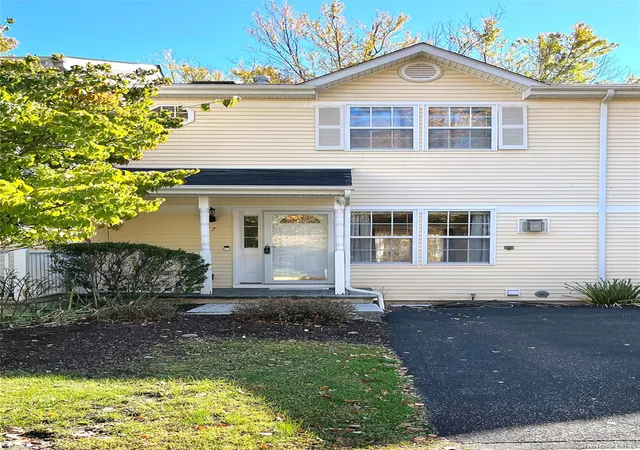 Photo 1 of Single family home for sale at 17 Lake Ridge Dr, Wallkill, NY 10940 | MLS# 1065474 | Listing updated on 2026-10-23